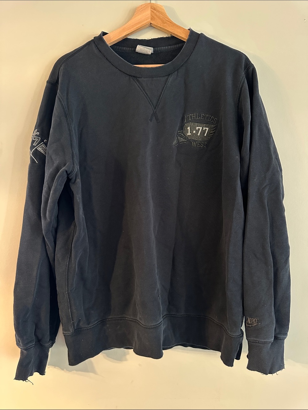 Nike Men's Dark Crewneck Sweatshirt size L